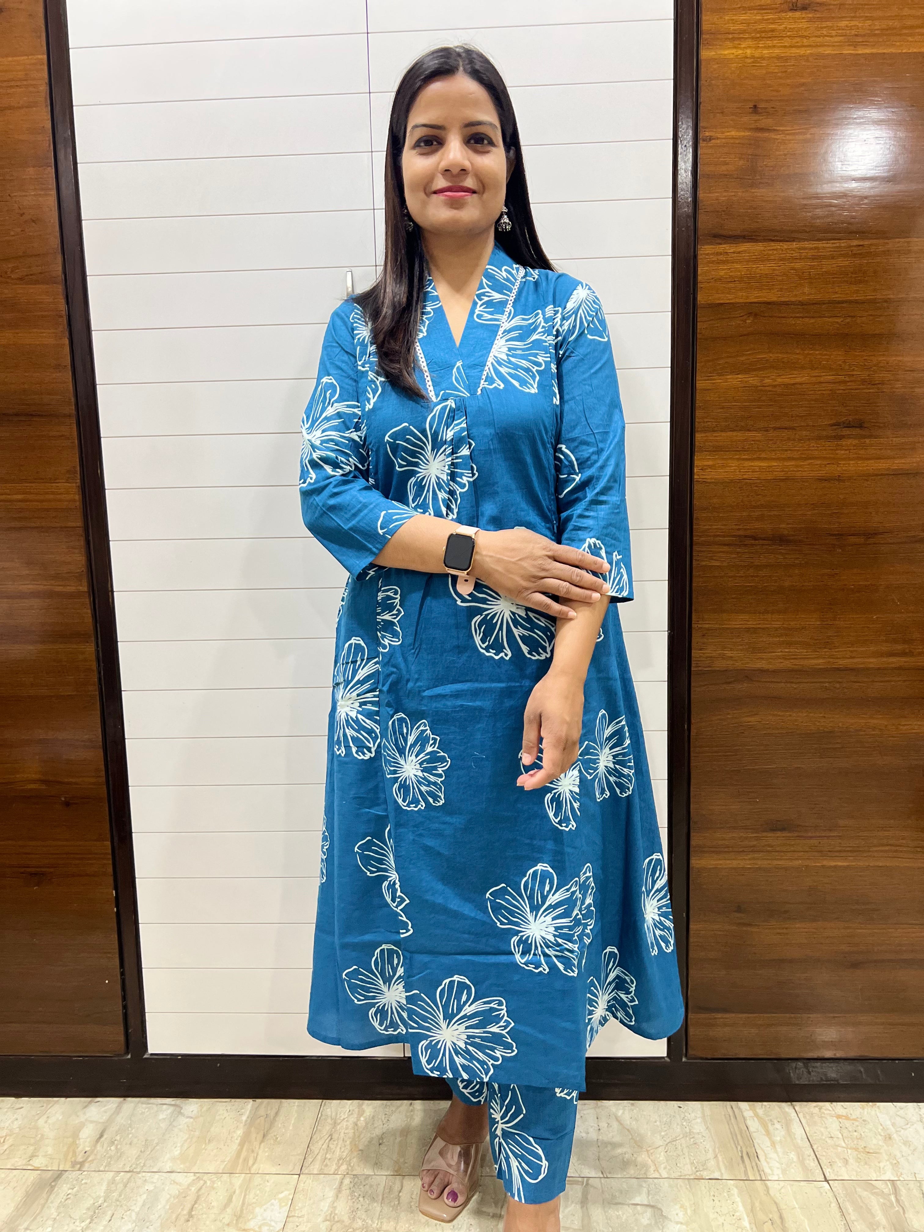 Mumzhug Blue Pure Cotton Boota Print Flared Feeding Kurta and Pant Set