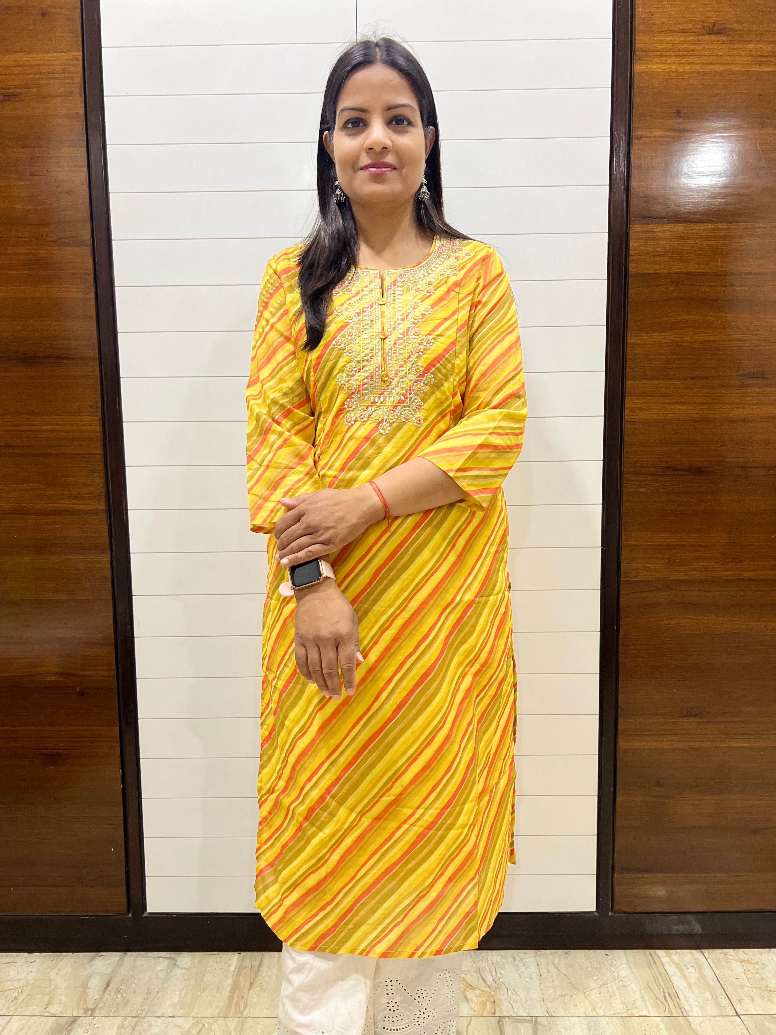 Mumzhug yellow cotton feeding kurta with attached lining