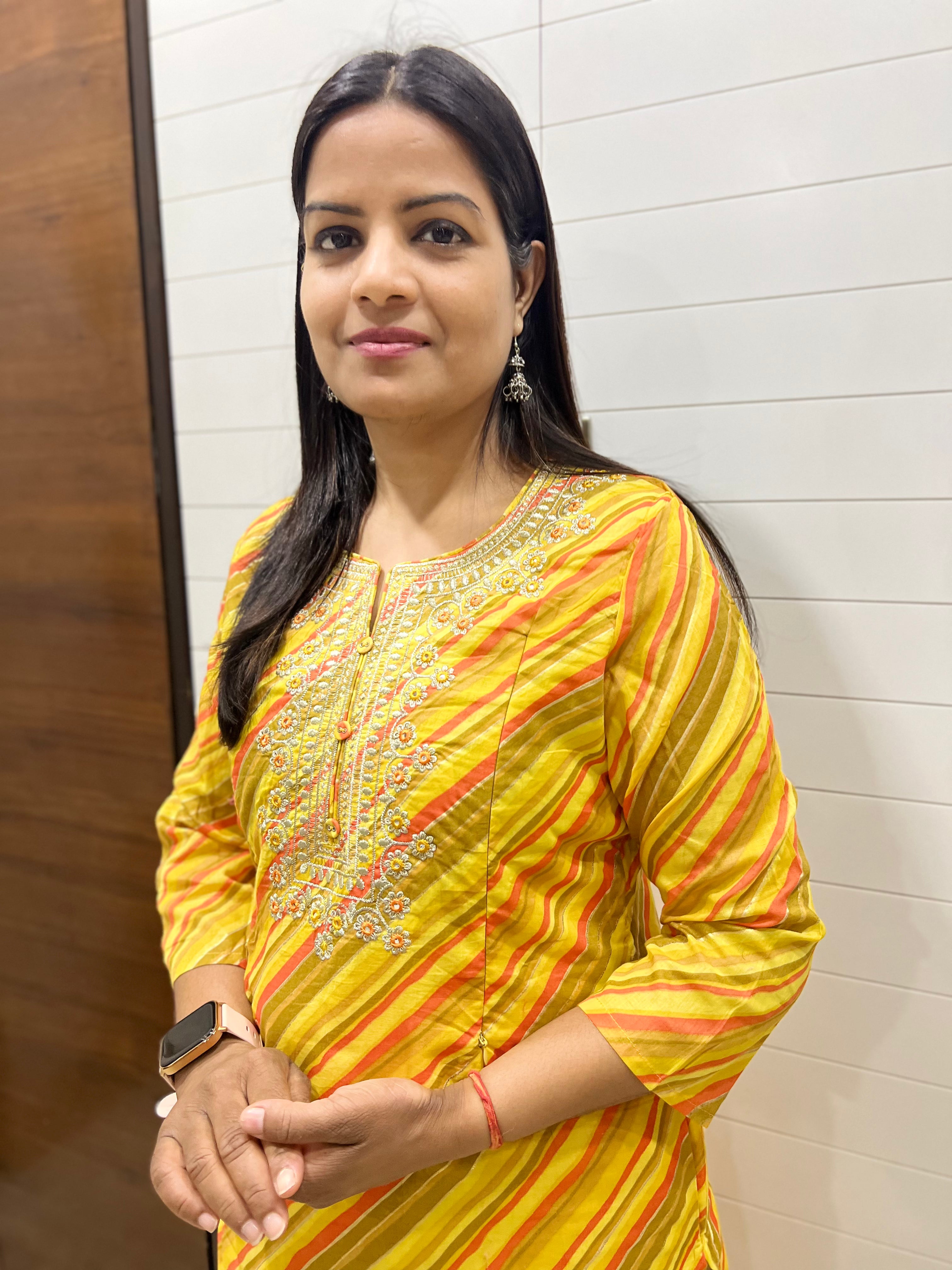 Mumzhug yellow cotton feeding kurta with attached lining
