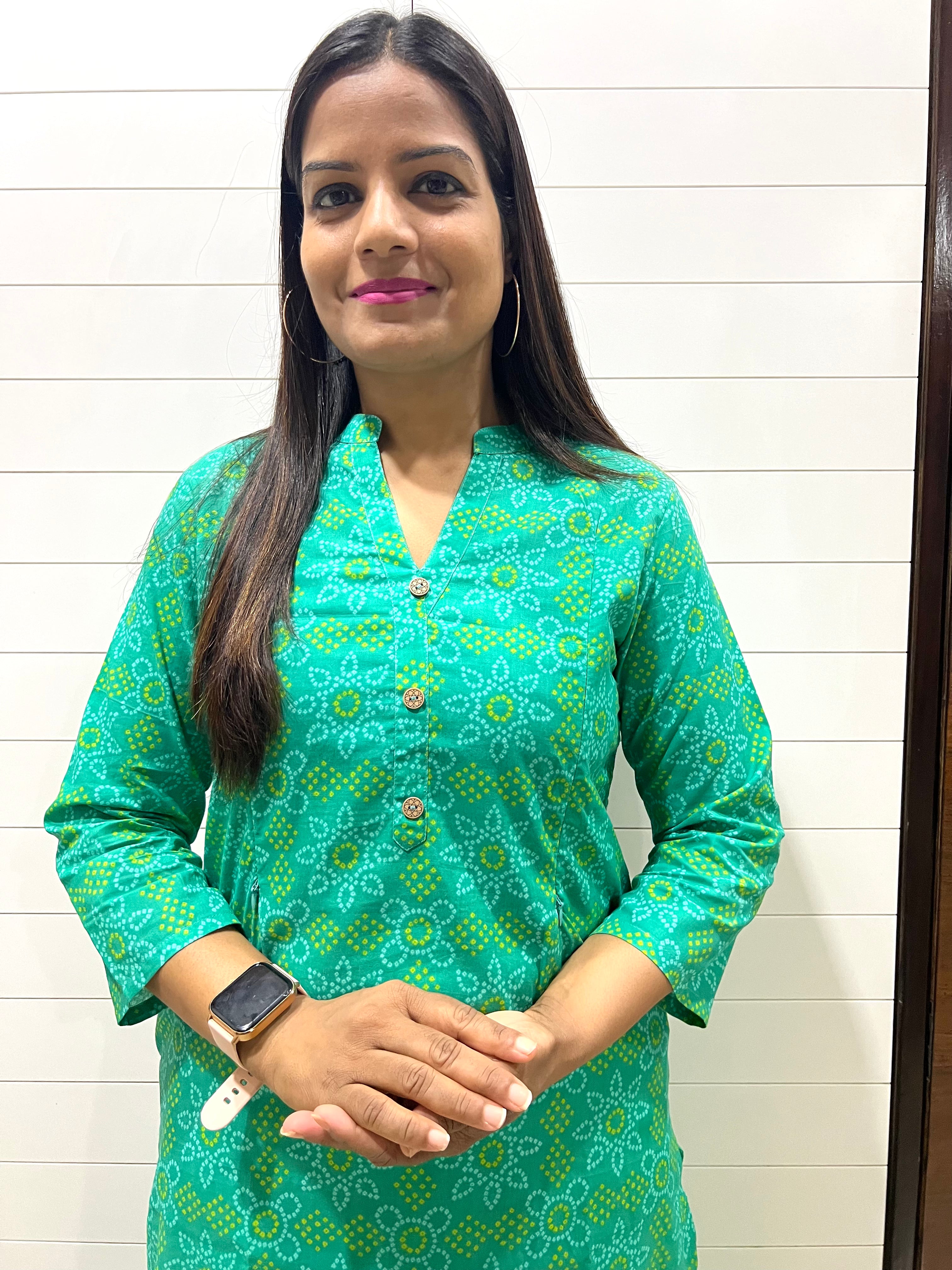 Mumzhug Green Bandhej Cotton Printed Feeding Kurti