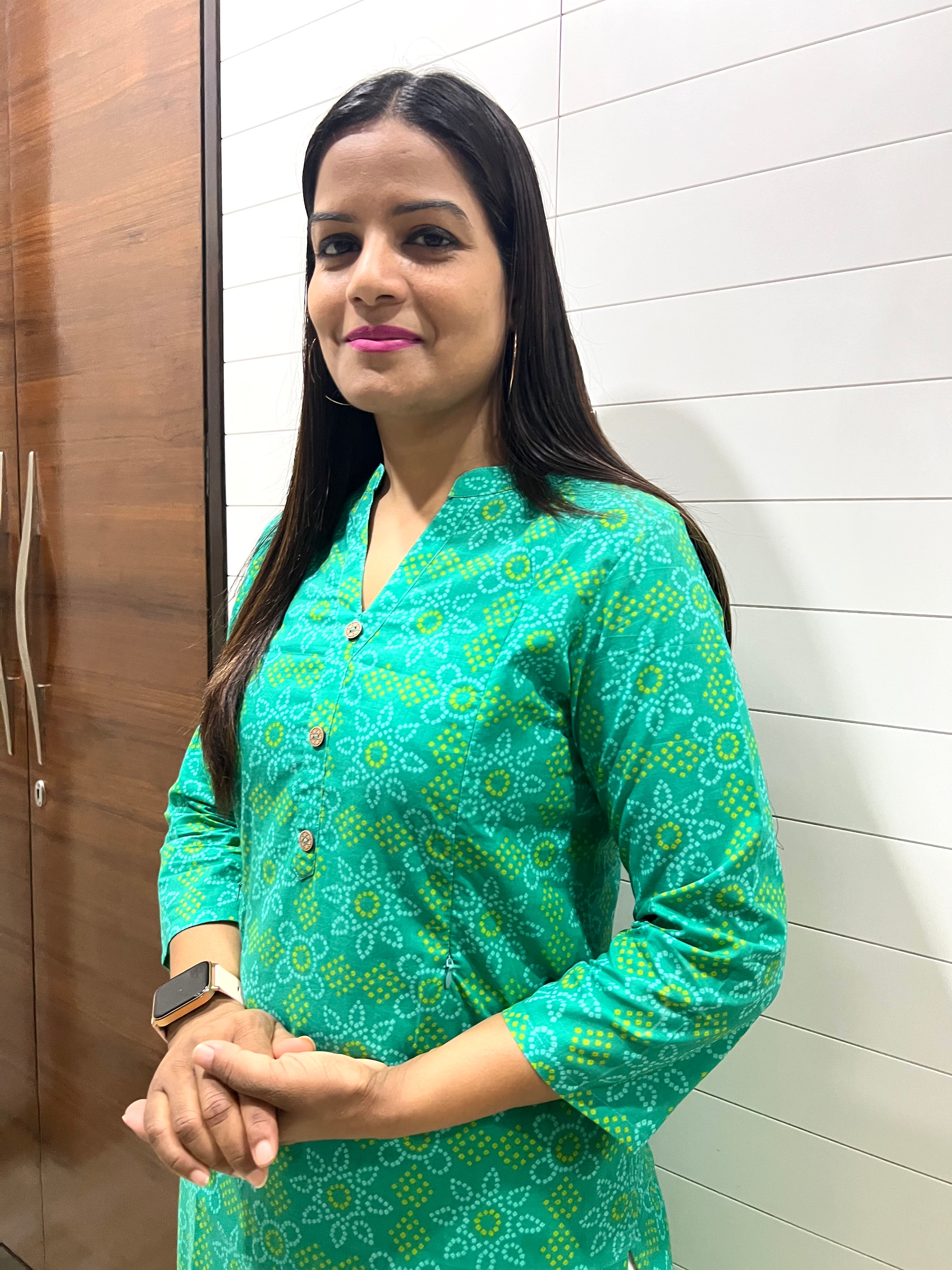 Mumzhug Green Bandhej Cotton Printed Feeding Kurti