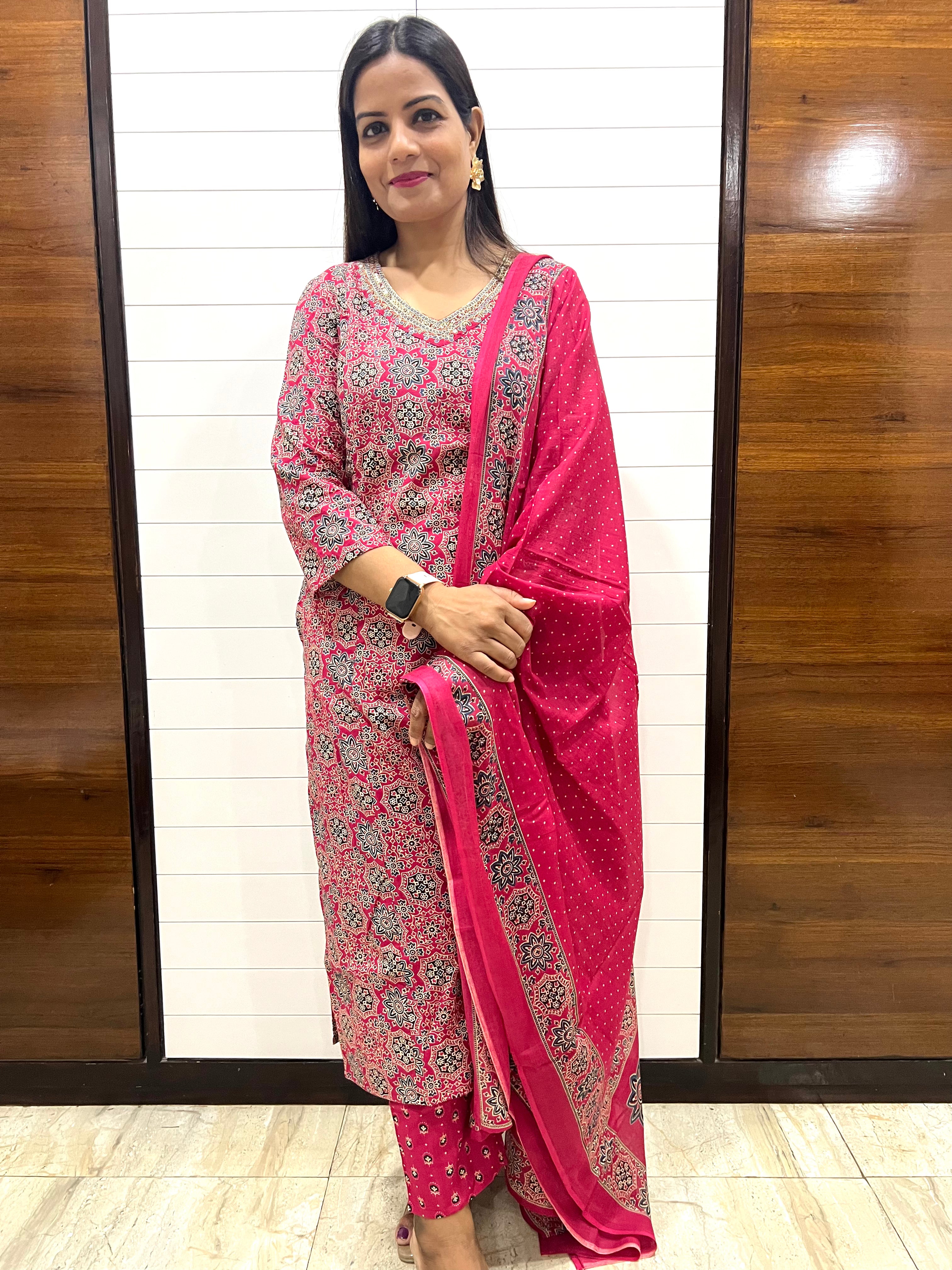 Mumzhug Pure Jaipuri Cotton Fuchsia Colored Feeding Kurta Pant and Dupatta Set
