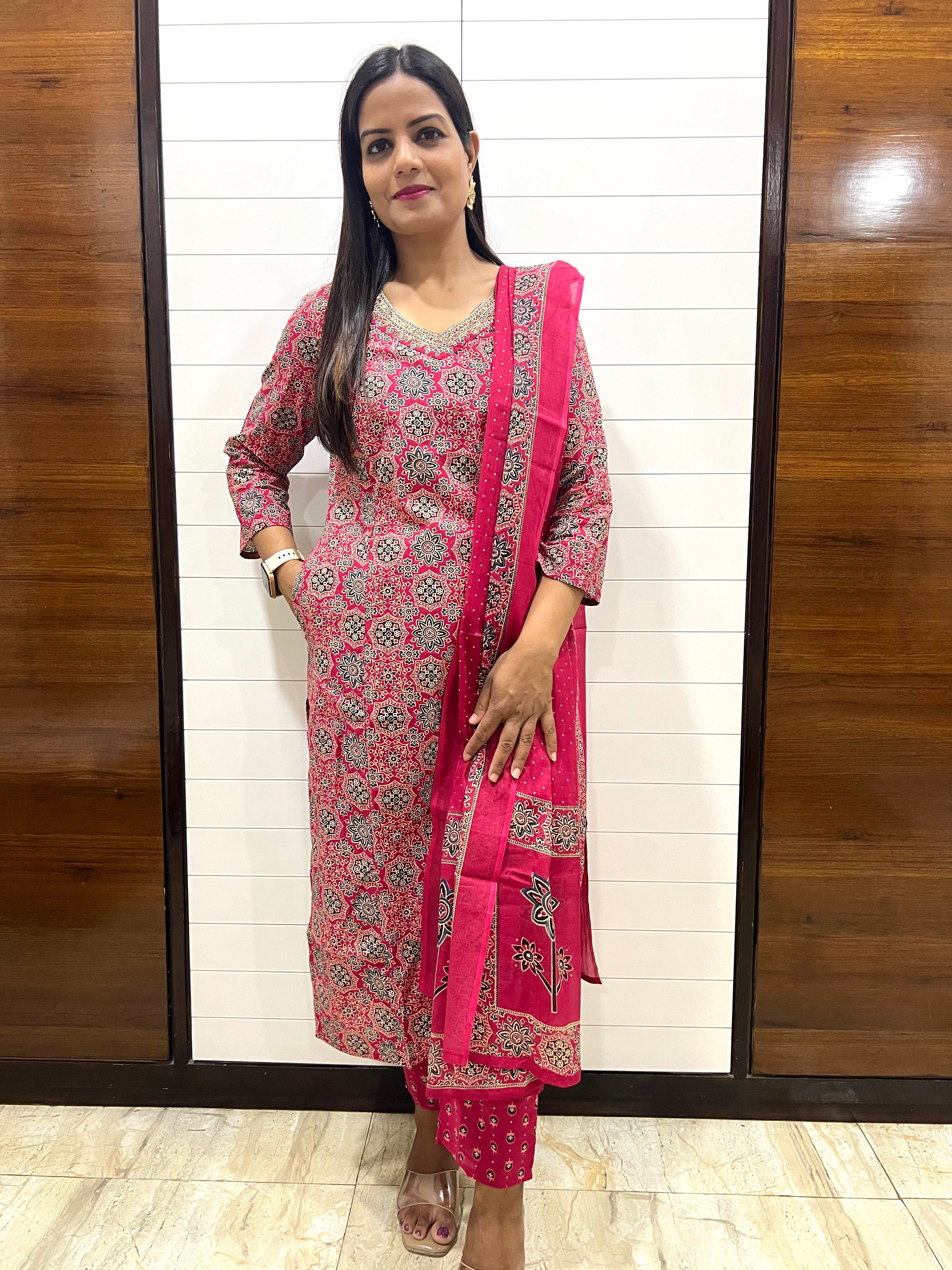 Mumzhug Pure Jaipuri Cotton Fuchsia Colored Feeding Kurta Pant and Dupatta Set