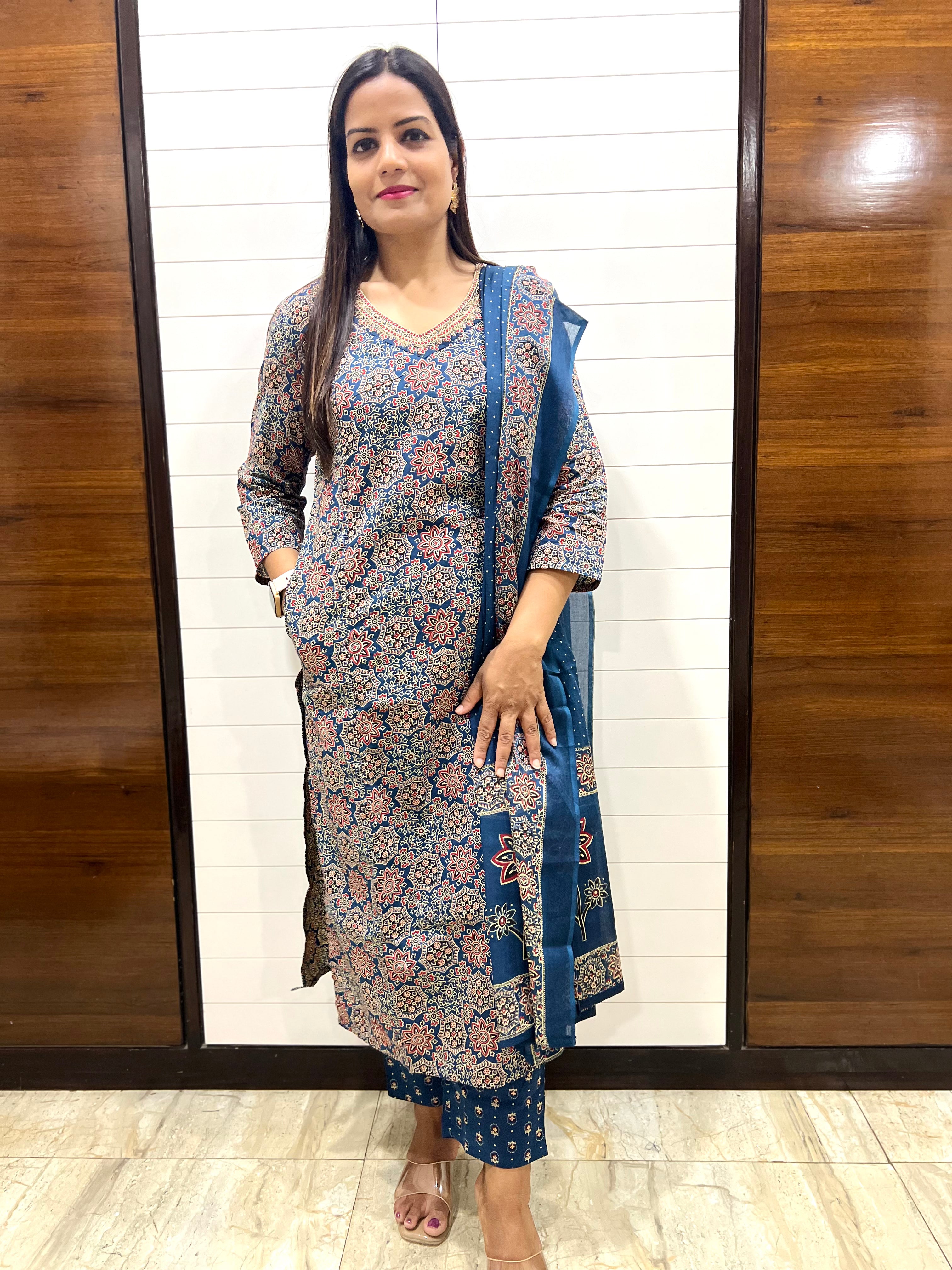 Mumzhug Pure Jaipuri Cotton Blue Colored Feeding Kurta Pant and Dupatta Set