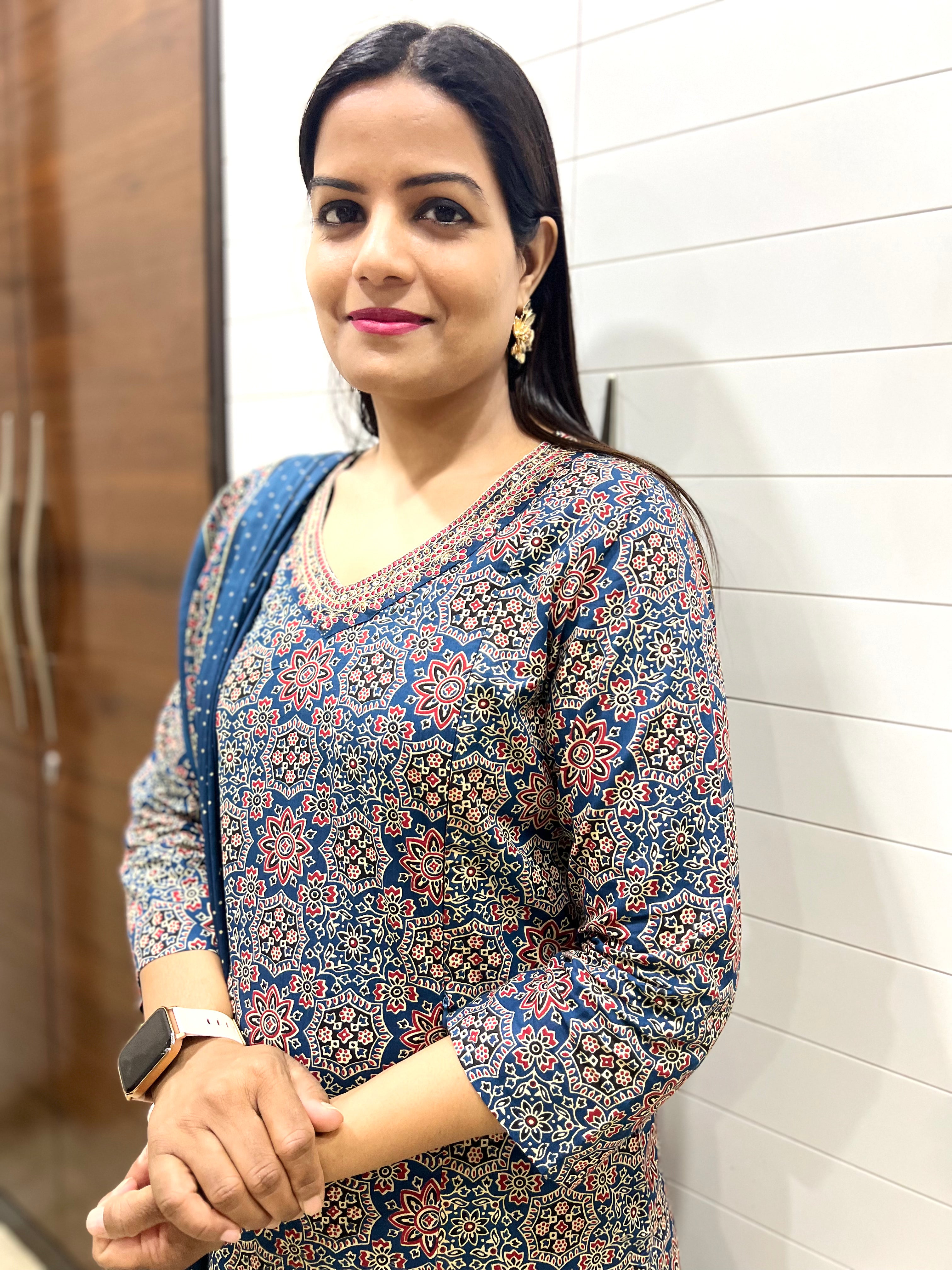 Mumzhug Pure Jaipuri Cotton Blue Colored Feeding Kurta Pant and Dupatta Set
