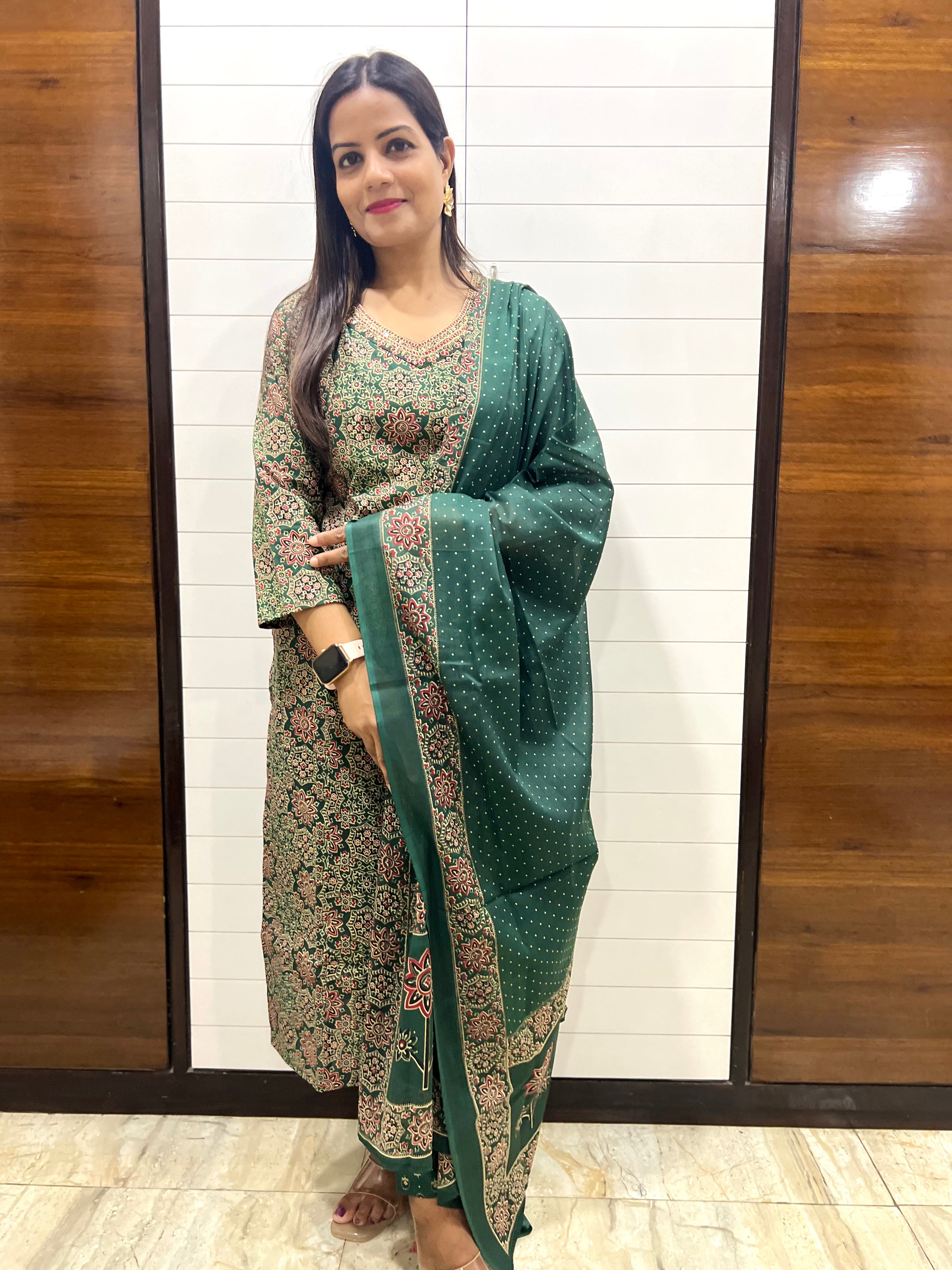 Mumzhug Pure Jaipuri Cotton Bottle Green Colored Feeding Kurta Pant and Dupatta Set