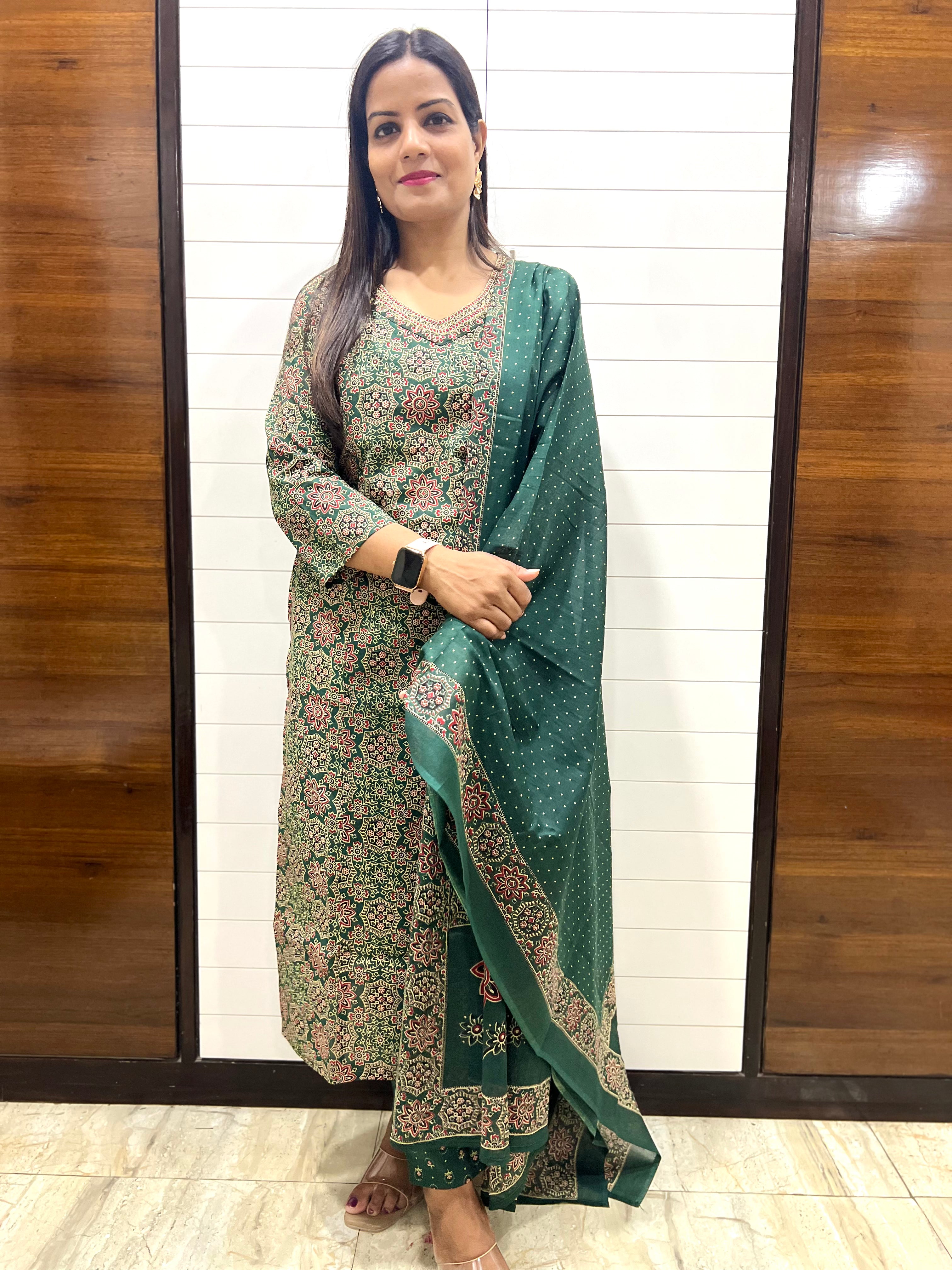 Mumzhug Pure Jaipuri Cotton Bottle Green Colored Feeding Kurta Pant and Dupatta Set
