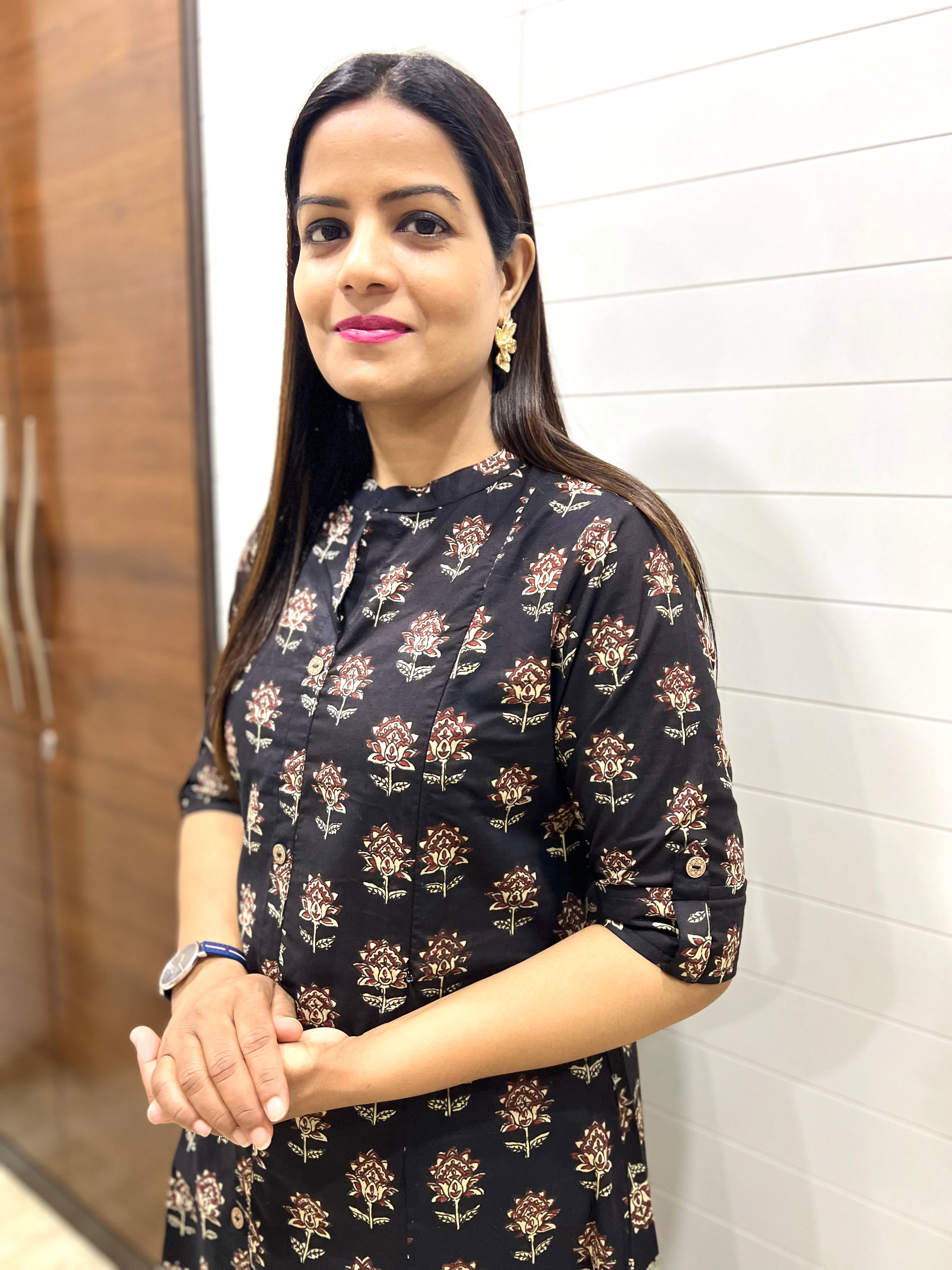 Mumzhug Black Color Pure Cotton Jaipuri Print Feeding Cord Set with Side Pocket