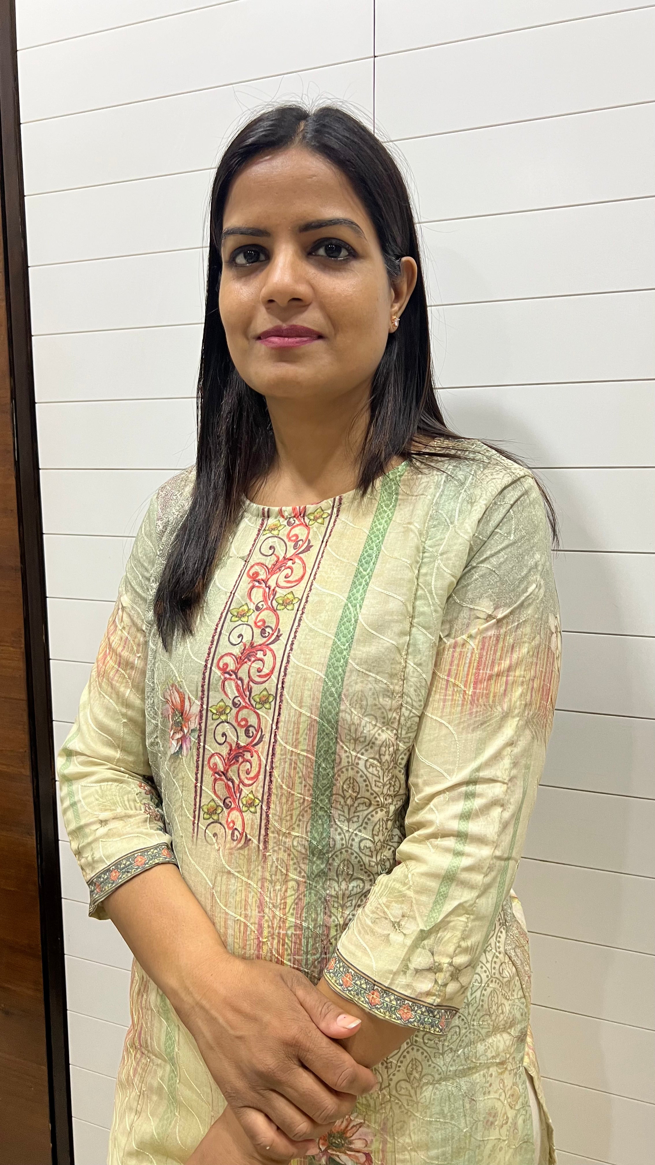 Mumzhug Blend Cotton Digital Print Feeding Kurta – Floral Beige & Sage Green | Hidden Zip Nursing Kurti