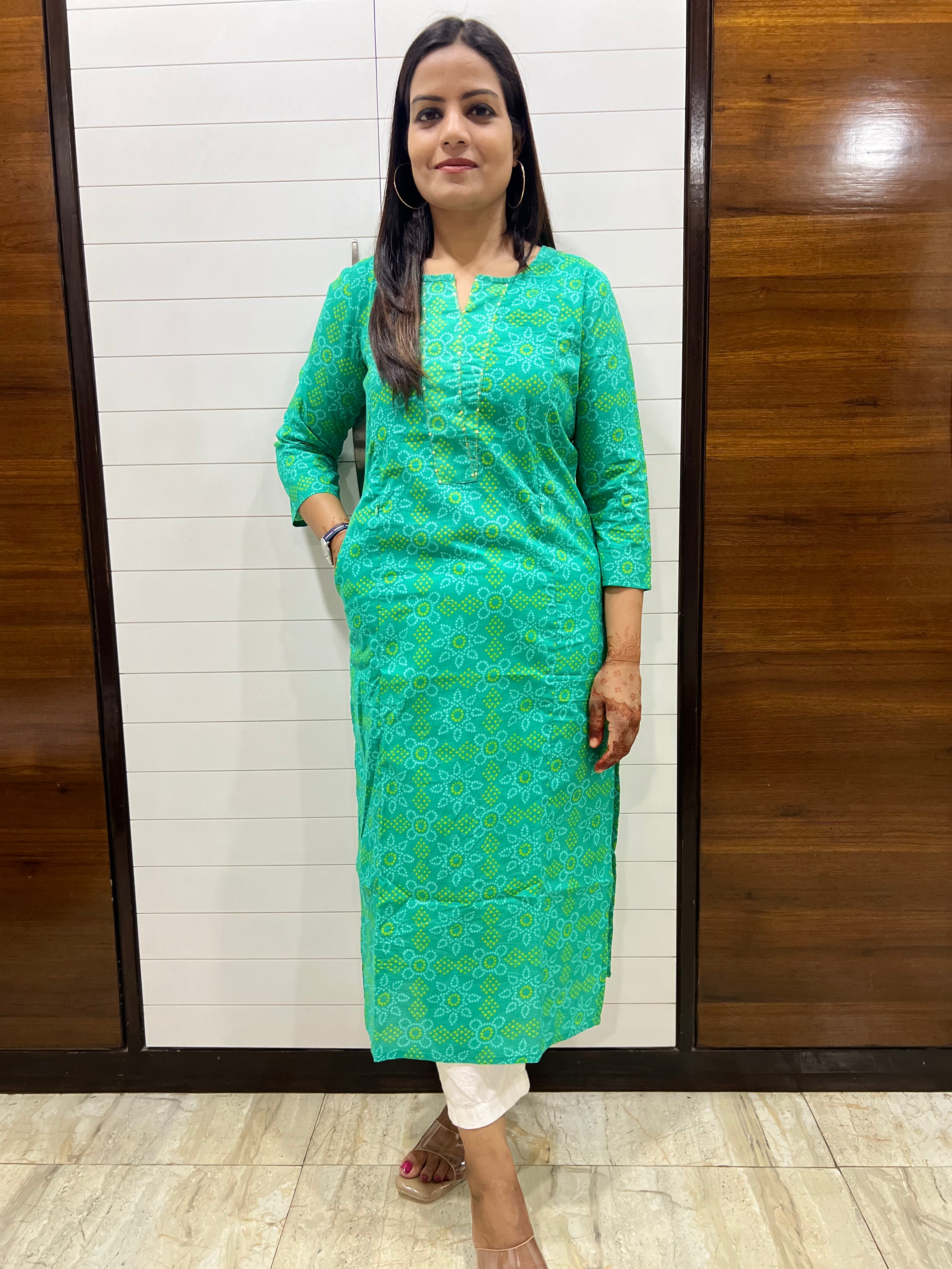 Mumzhug Pure Cotton Green Bandhej Print Feeding Kurta