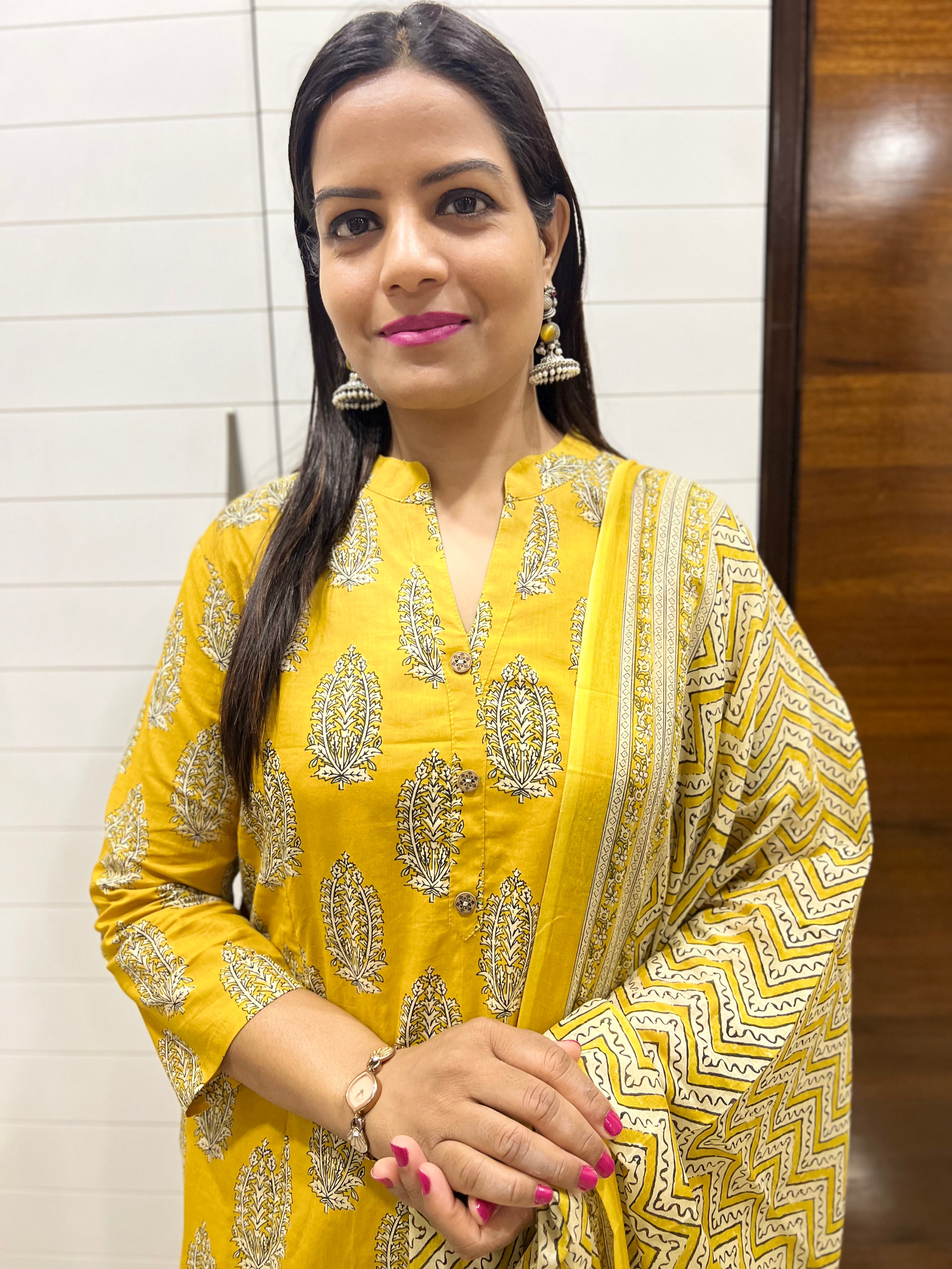 Mumzhug Pure Cotton Printed Feeding Kurta Pant and Dupatta Set