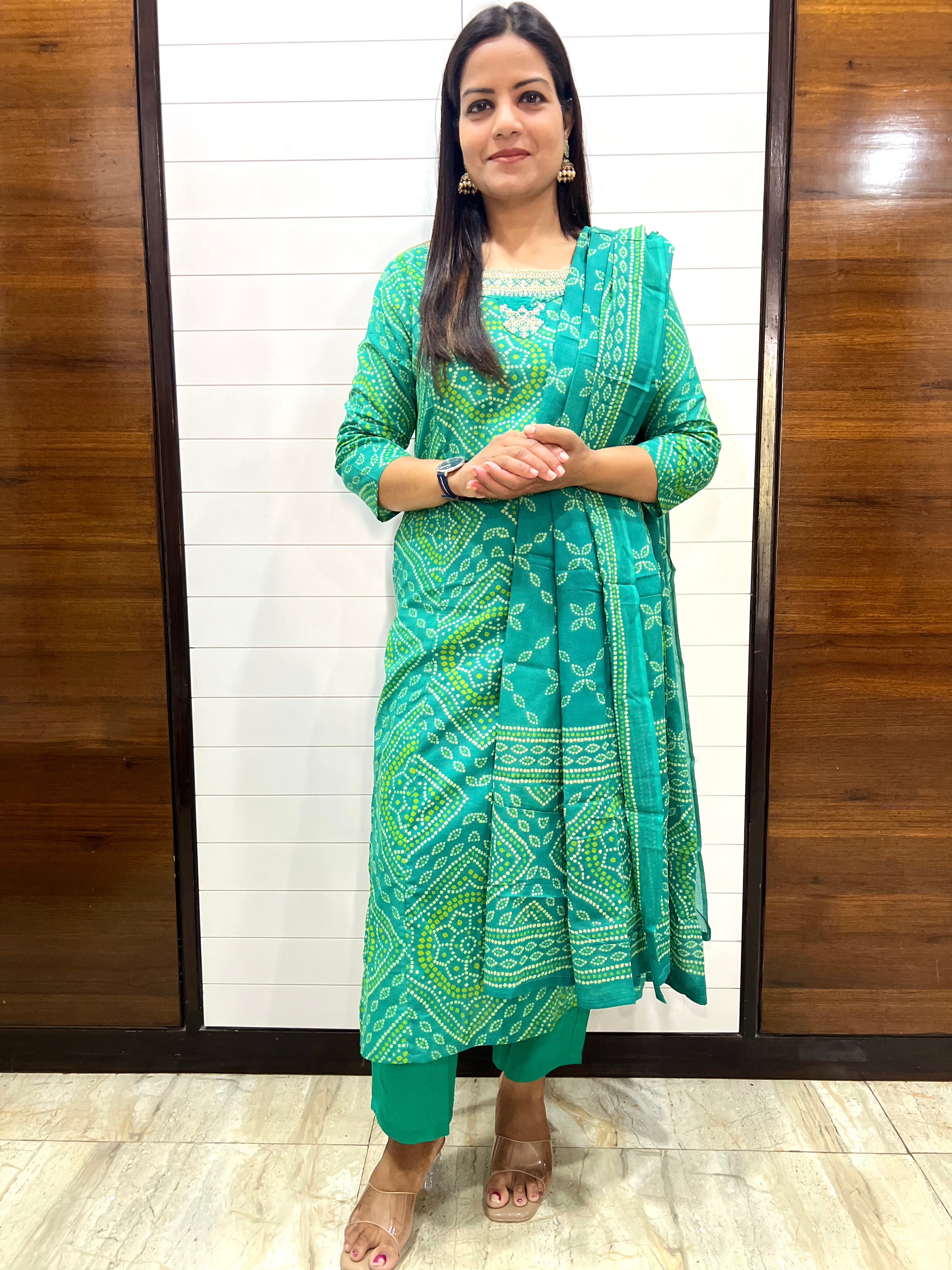 Mumzhug Pure Jaipuri Green Colored Cotton Bandhej Print Embroidered Kurta Pant and Dupatta Set with Feeding Zipper