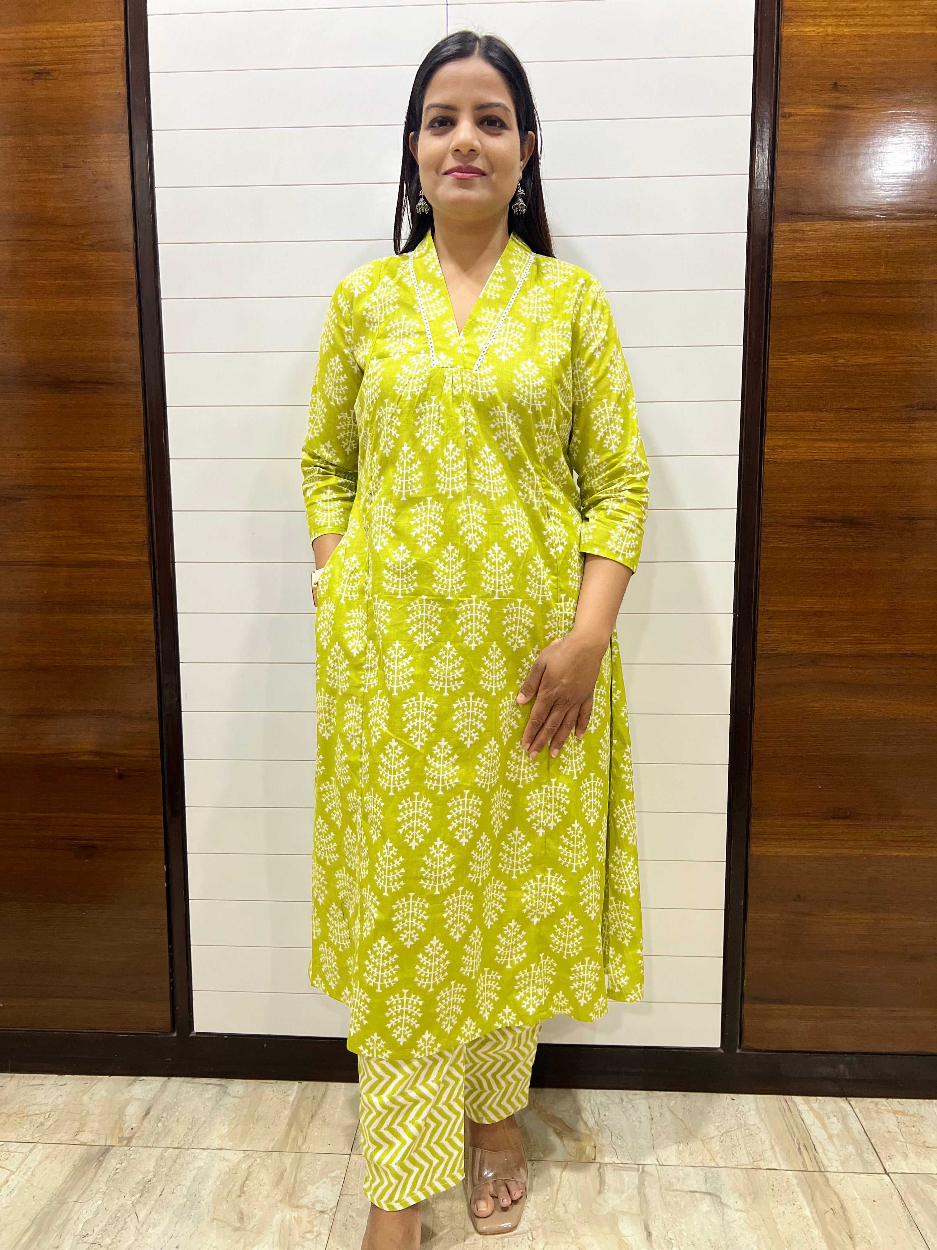 Mumzhug Pure Cotton Green Booti Print Flared Feeding Kurta and Pant Set