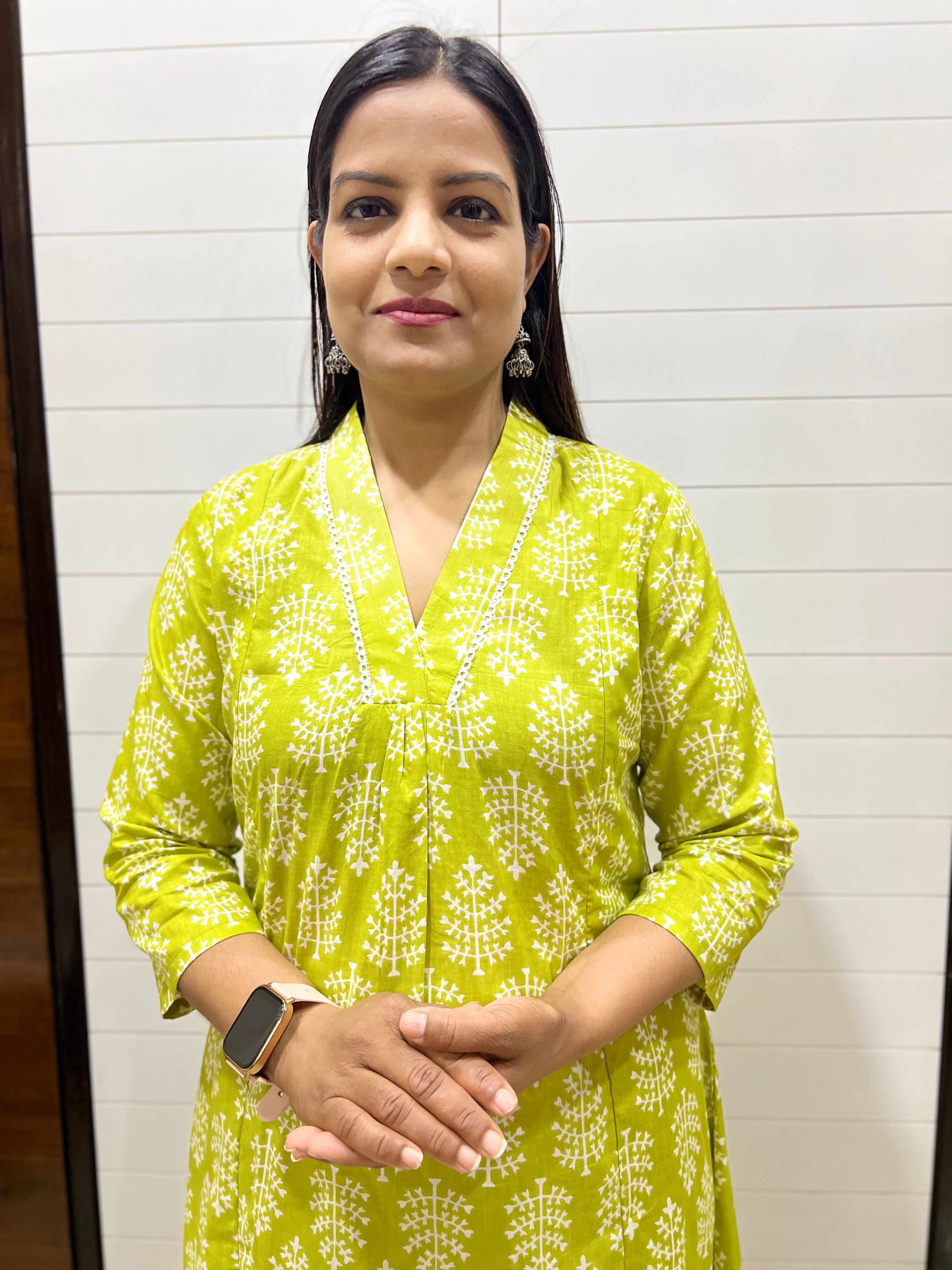 Mumzhug Pure Cotton Green Booti Print Flared Feeding Kurta and Pant Set