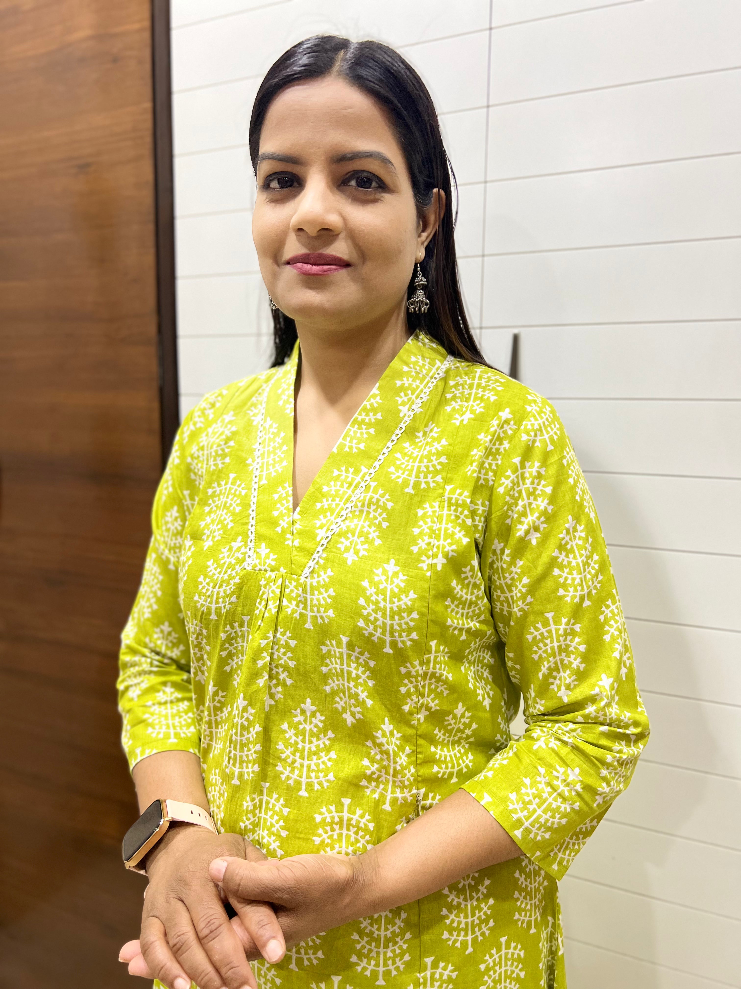 Mumzhug Pure Cotton Green Booti Print Flared Feeding Kurta and Pant Set