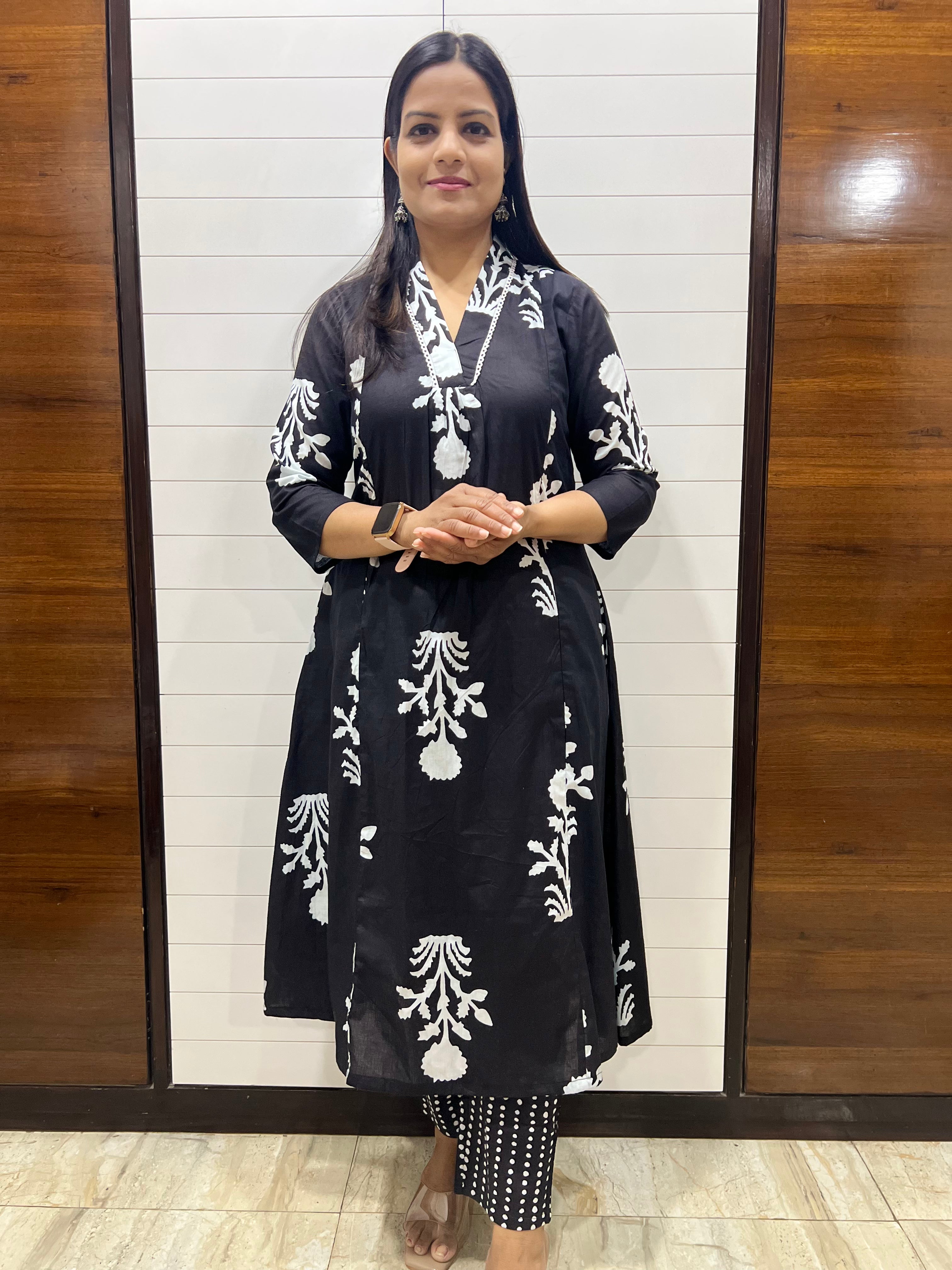 Mumzhug Black Pure Cotton Boota Print Flared Feeding Kurta and Pant Set