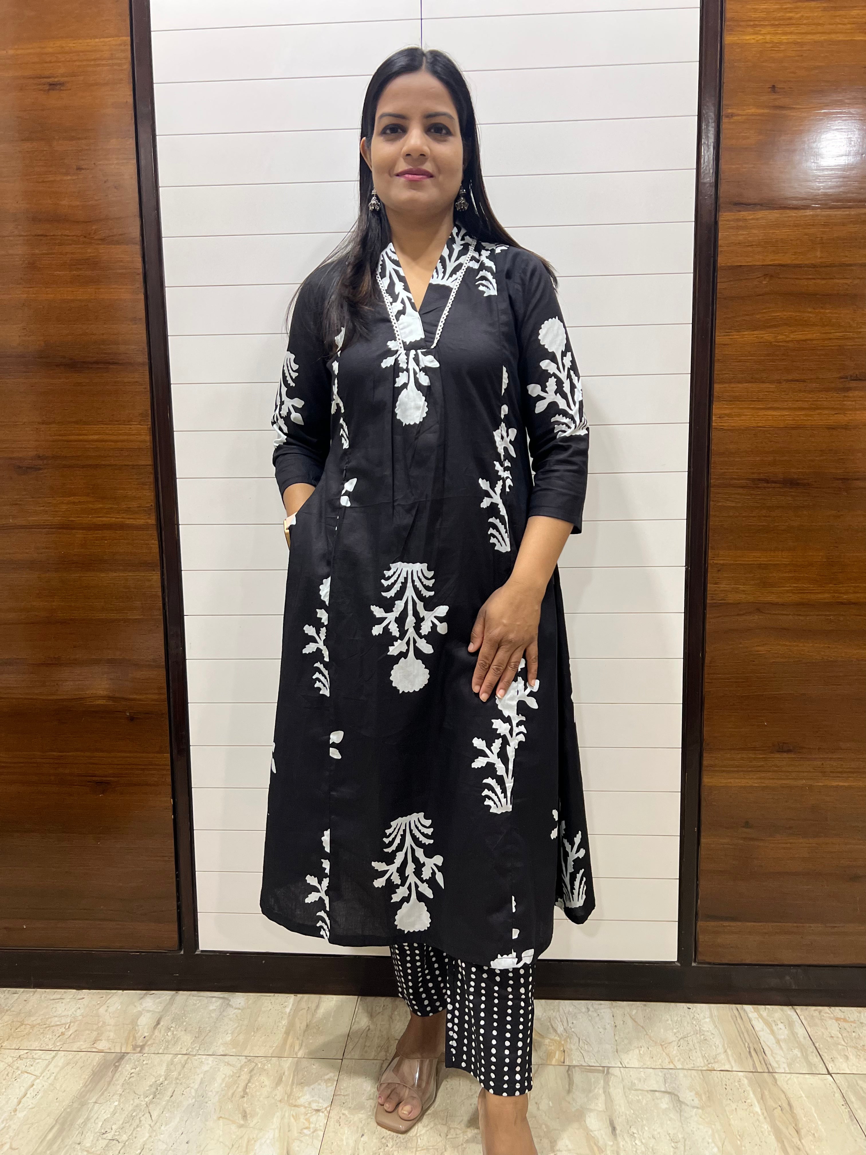 Mumzhug black Pure Cotton Boota Print Flared Feeding Kurta and Pant Set- DISPATCHING STARTS 20TH OCTOBER