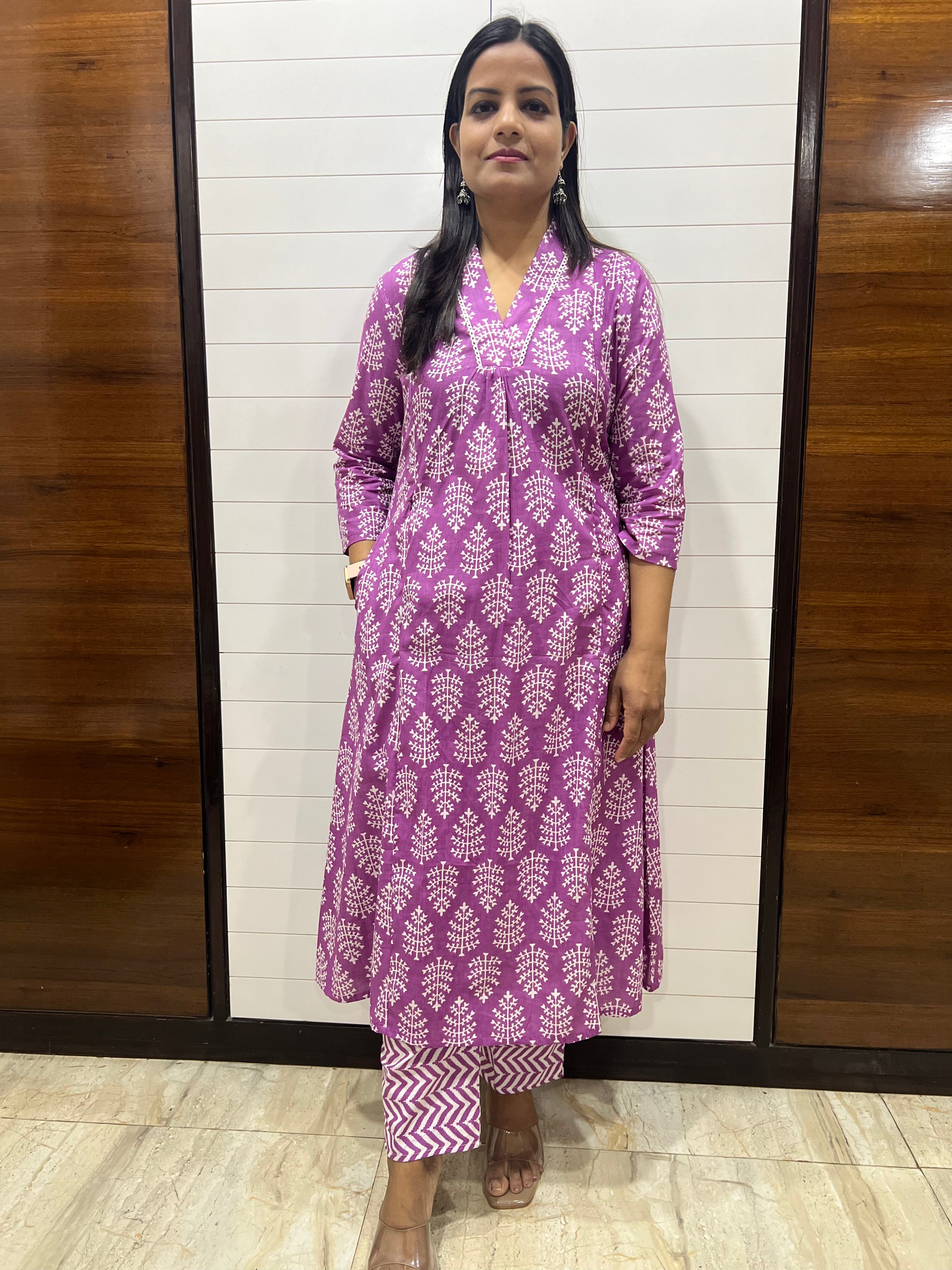 Mumzhug Pure Cotton Lavender Booti Print Flared Feeding Kurta and Pant Set