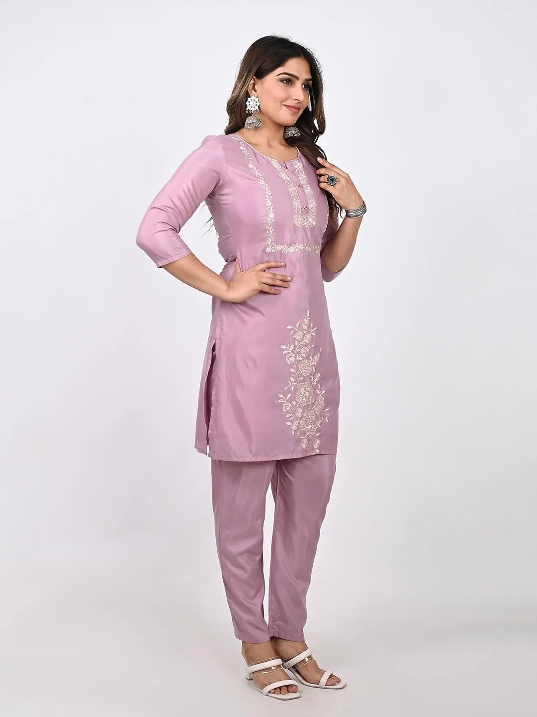 ROMAN SILK LAVENDAR COLORED EMBROIDED KURTA PANT AND DUPATTA SET Kavita Gupta