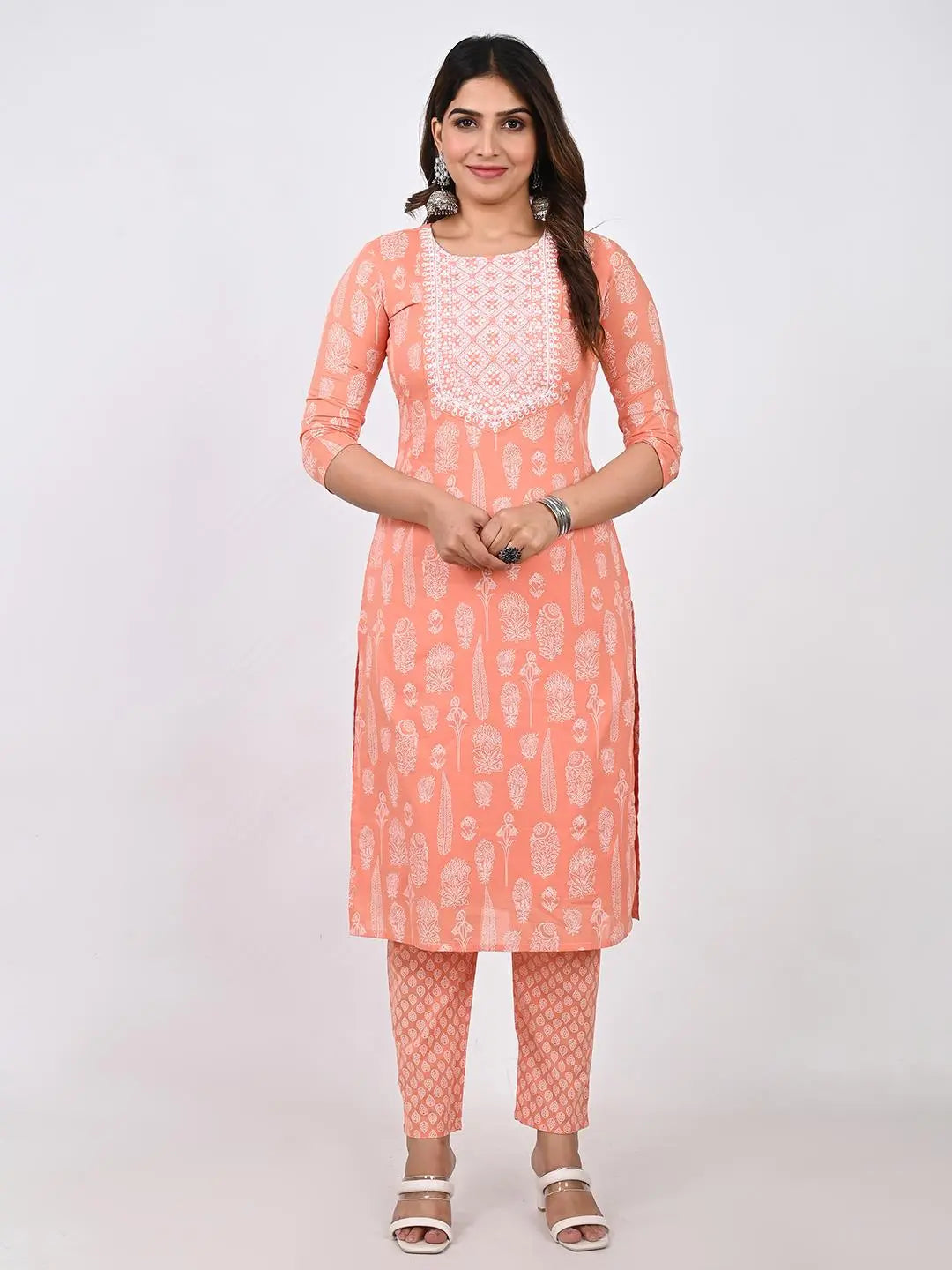 PURE COTTON EMBROIDED KURTA PANT AND DUPATTA SET Kavita Gupta