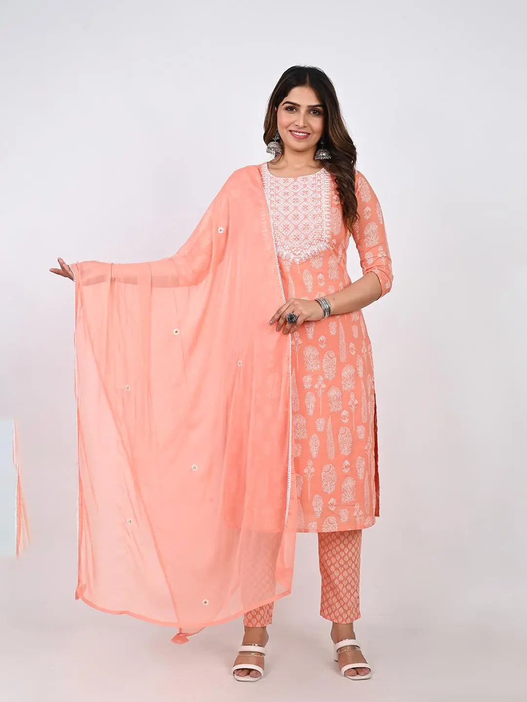 PURE COTTON EMBROIDED KURTA PANT AND DUPATTA SET Kavita Gupta